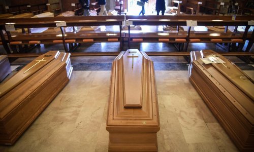 Oko 300.000 ljudi više umrlo u EU-u u osam mjeseci 2020.