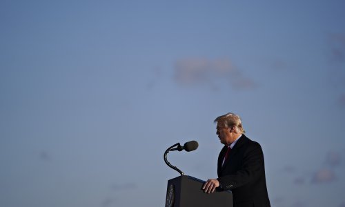 Trump se vraća na političku scenu govorom pred ultrakonzervativnim pristašama