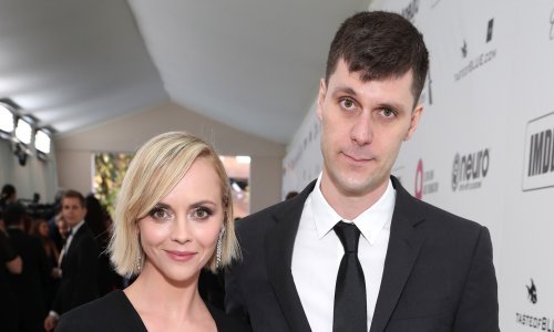 Zvijezda 'Obitelji Adams' od suda zatražila zabranu pristupa: Optužila supruga da ju je zlostavljao i pred sinom, a u strahu za život iz kuće je maknula sve oštre predmete