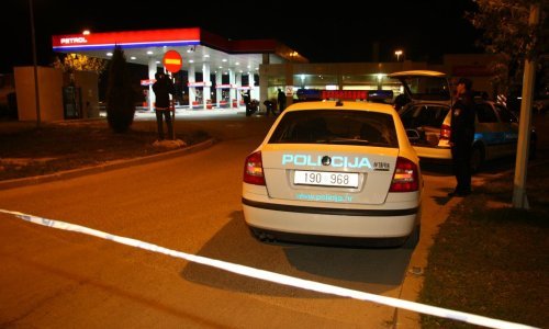 Ulovljen mladić koji je kod Karlovca upao u kuću te opljačkao i premlatio 88-godišnjaka; policija još traži dvoje pomagača