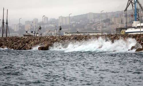 [FOTO/VIDEO] Upaljen meteoalarm: Istra, Kvarner i Dalmacija u crvenom zbog olujnog juga, Lika i Primorje u narančastom zbog obilne kiše i bujica