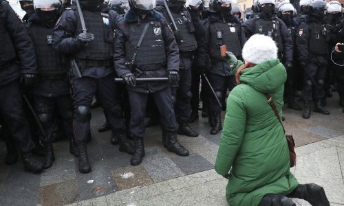 [VIDEO] Ruska policija prosvjednike mlatila palicama, evo kako su oni odgovorili snagama reda