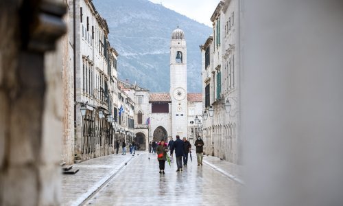 70-godišnji muljator krivotvorio ugovore i pokušao prisvojiti dvije nekretnine u Dubrovniku