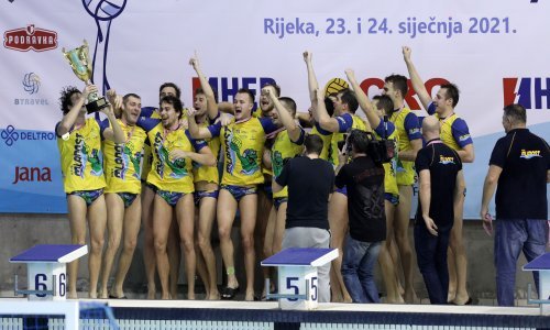 Vaterpolisti Mladosti sjajnom izvedbom u zadnjoj četvrtini pobijedili Jug i osvojili naslov pobjednika Hrvatskog kupa