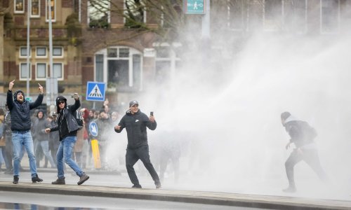Nizozemski premijer osudio nerede zbog policijskog sata kao 'kriminalno nasilje'