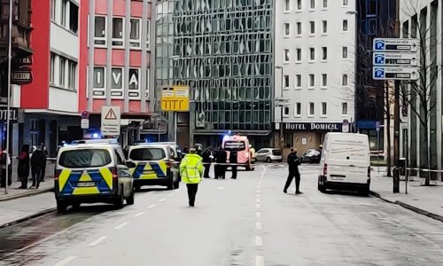 U Frankfurtu nekoliko ljudi ozlijeđeno u sumanutom napadu nožem