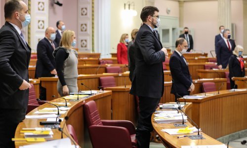 Sabor minutom šutnje odao počast žrtvama holokausta, Jandroković poručio: To nas mora podsjećati da je uvijek moguće ono što je nezamislivo