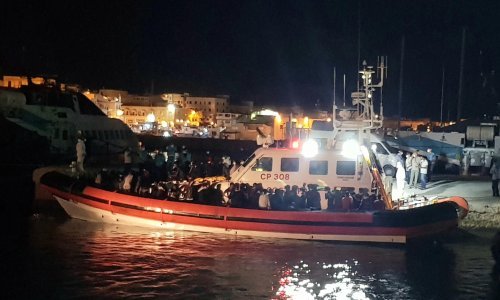 Sedam spašenih, 21 nestao u moru u havariji broda s migrantima kod Lampeduse