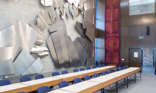 [FOTO] Zahvaljujući suđenju za Agrokor, imamo priliku zaviriti u zagrebačku Kockicu i vidjeti neka od zaboravljenih umjetničkih remek-djela