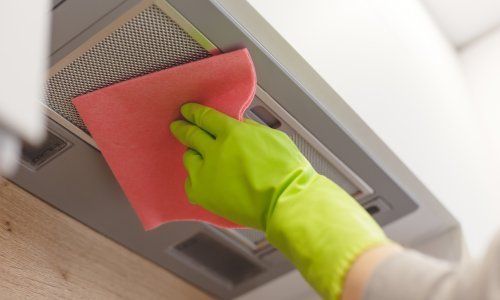 Kako temeljito očistiti kuhinjsku napu i riješiti se nataložene masnoće