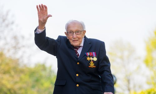 Vitez Tom Moore završio u bolnici zbog covida