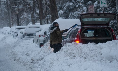 Snažna snježna oluja na sjeveroistoku SAD-a: U New Yorku palo preko 33 centimetara snijega