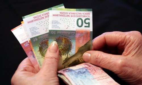 Ustavni sud odlučuje o ustavnim tužbama banaka protiv kolektive presude u slučaju 'franak'