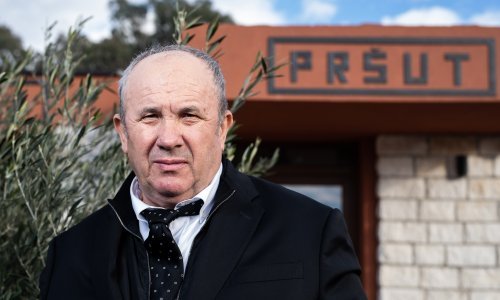 Policajci došli pred Kerumovu konobu pa otišli nakon pomalo bizarne situacije