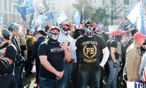 Kanada skupinu Proud Boys proglasila teroristima