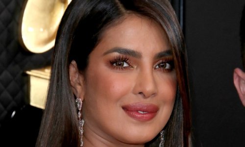 Lijepa Priyanka zablistala u oskudnom topiću i vrućim hlačicama otkrivši da je u top formi