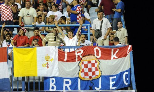 Zapadnohercegovačka županija prva u BiH vraća gledatelje na tribine, kreću i s prvim cijepljenjima u državi - kupili na svoju ruku ruski Sputnik V