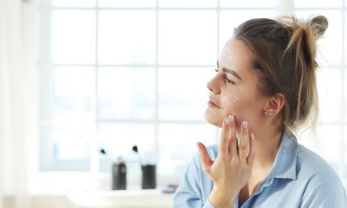 Njega kože 'potopila' make-up: Ovo su najpopularniji beauty trendovi današnjice