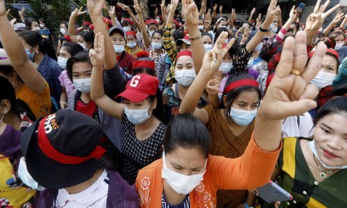 Prosvjednici u Mjanmaru ustrajni unatoč raspoređivanju borbenih vozila i vojske