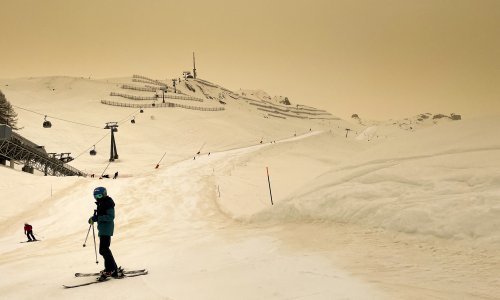 [FOTO] Masivan oblak krvave kiše putuje prema Hrvatskoj: U švicarskim Alpama pijesak se pomiješao sa snijegom, pogledajte fascinantne fotografije