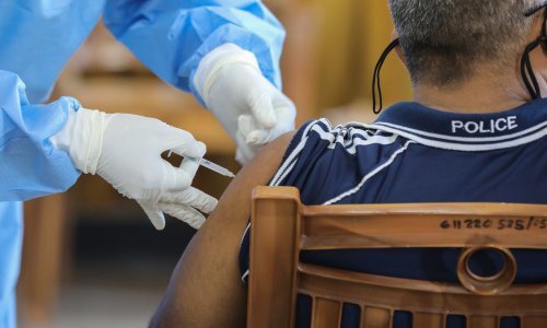 Južna Afrika obustavlja cijepljenje AstraZenecinim cjepivom, pruža slabiju zaštitu od njihovog soja koronavirusa