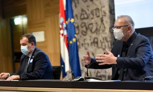 Hrvatska po incidenciji na petom mjestu u Europskoj uniji; Stožer na meti pitanja o cjepivu AstraZeneca, ali i masovnih okupljanja