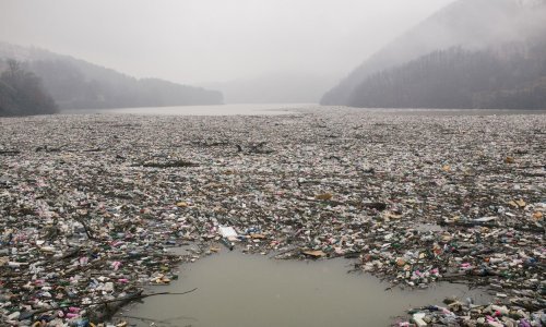 Poplave nanijele plastični otpad nizvodno u Mađarsku