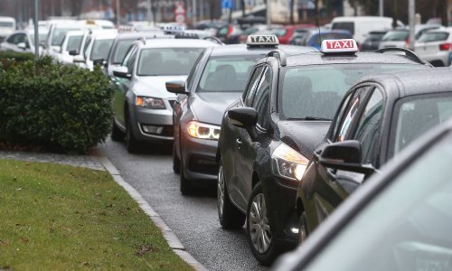[VIDEO/FOTO] Taksisti ljuti na Uber i Bolt: Vožnja od Glavnog do Autobusnog kolodvora ne može stajati samo 14 kuna