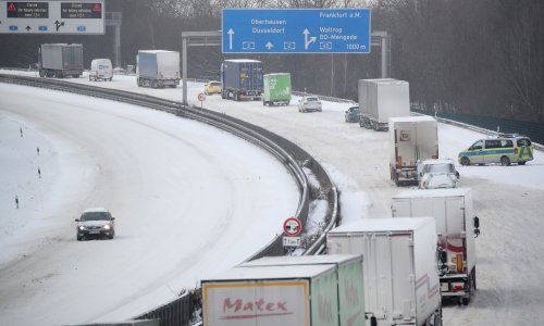 [FOTO] Polarni val i treći dan paralizira promet u Njemačkoj