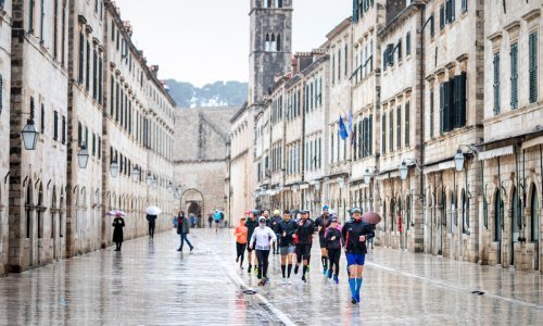 Maratonac Kristijan Sindik i njegova ekipa stigla do zadnje etape svoje humanitarne akcije; sutra će otrčati zadnju etapu i završiti 295 kilometara u sedam dana