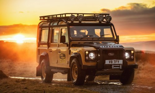 [FOTO/VIDEO] Land Rover odaje počast Camel Trophyju: 25 unikatnih Defendera Works V8 Trophy za veliku off-road avanturu