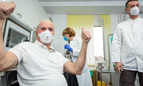 [FOTO/VIDEO] U Splitu počelo cijepljenje AstraZenecinim cjepivom