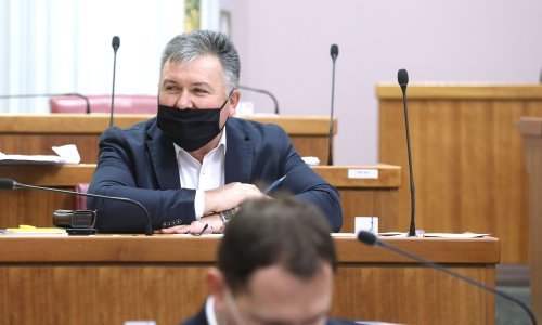 Lenart: Novim zakonom o sjemenu čini se šteta najslabijima u poljoprivredi. Zašto ukidamo pravo na nešto što je u EU dozvoljeno?