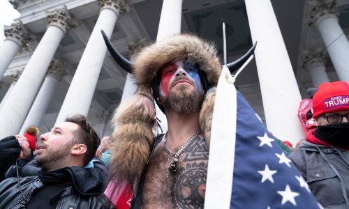 'Šaman' QAnona u fokusu tužitelja na suđenju Trumpu, evo što je rekao za FBI