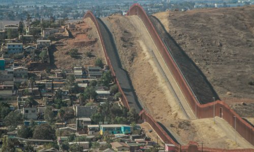 Biden zaustavio financiranje Trumpovog zida na meksičkoj granici