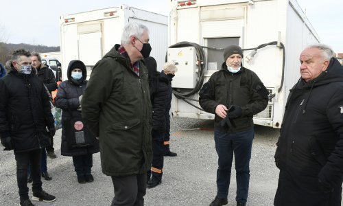 [FOTO] Počelo useljavanje u kontejnersko naselje u Petrinji