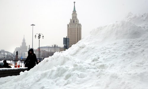[FOTO] Apokalipsa u Moskvi, napadala rekordna količina snijega: Otkazani letovi, prometne gužve...