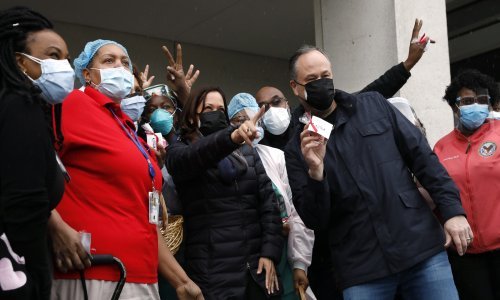 Lijepa gesta: Kamala Harris i suprug počastili zdravstvene djelatnike domaćim kolačićima