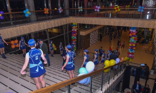 'Lisinski pleše pod maskama' ispred glavnog ulaza