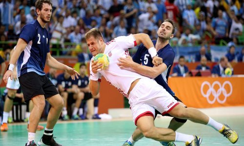 Hrvoje Horvat bio je prisiljen poslati novi poziv, a za kvalifikacijski turnir u Francuskoj pozvao je igrača iz jake njemačke lige