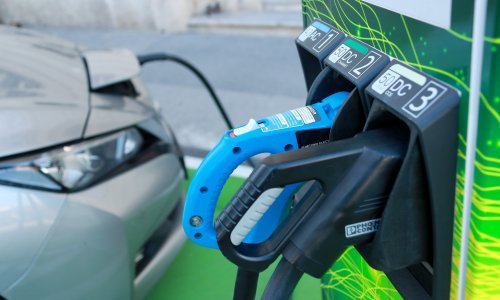 Uskoro kreću subvencije za električna i hibridna vozila, doznali smo zašto će i ove godine biti navala na 'najbrži prst' i postoji li alternativa tom kontroverznom modelu