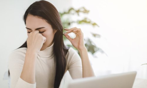 Oči vas peku i suhe su dok radite? Evo nekoliko korisnih trikova