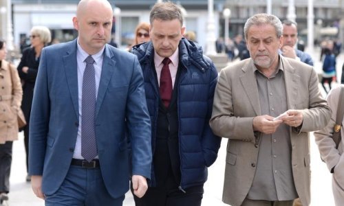 Bandić između bazena, fontana i tunela ispod 'Tuđmana'