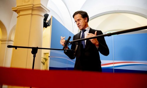 Rutte traži od Nizozemaca da se drže policijskog sata bez obzira na sudsku presudu