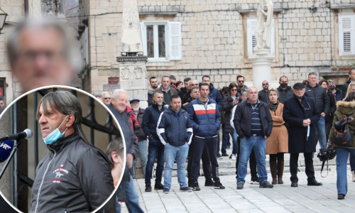 [FOTO] Prosvjed radnika Brodotrogira, sedam mjeseci nisu primili plaću: 'Preživljavam od majčine penzije koja prima 3000 kn'