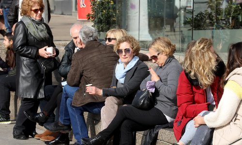 [FOTO] Proljetne temperature izvukle cijeli Zagreb vani: Pogledajte gužve u centru
