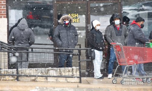 Biden proglasio stanje katastrofe u Teksasu; građani stoje u redovima za vodu