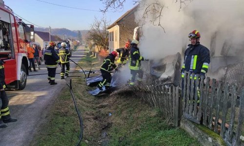 U blizini Hrvatske Kostajnice izgorio stambeni kontejner