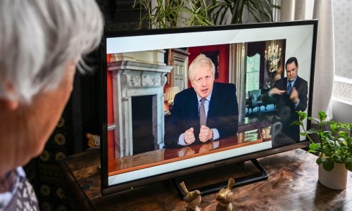 Velika Britanija kreće s 'opreznim izvlačenjem' iz karantene; otvorit će se škole, trgovine i pubovi ne