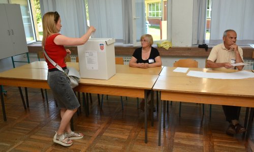 Na izbore neće moći osuđeni na najmanje 6 mjeseci zatvora